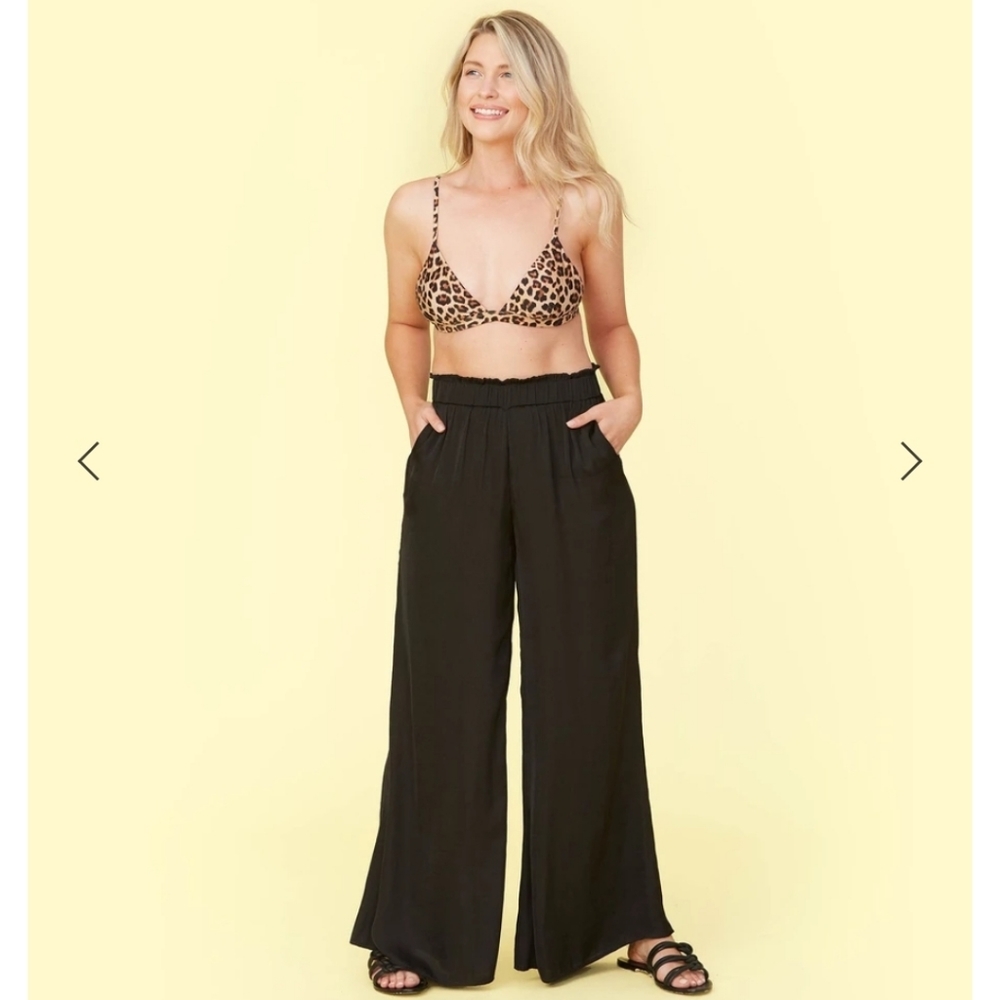3/$20 NWT Forever 21 contemporary flare pant